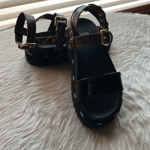 Fendi FF Logo Chunky Platform Sandals - Picture 8 of 8
